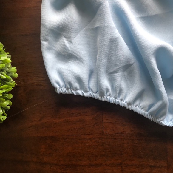 Off Shoulders Crop Top - Picture 3 of 4